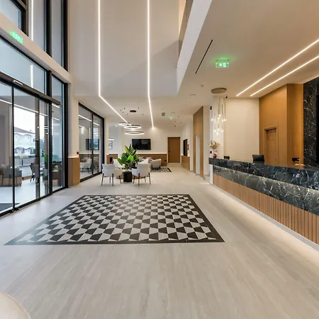 Canadian Hotel 3*