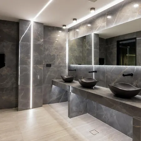 فندق Canadian 3*