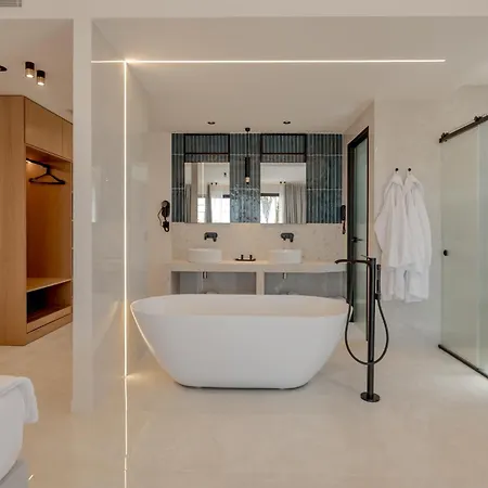 Hotel Canadian 3*