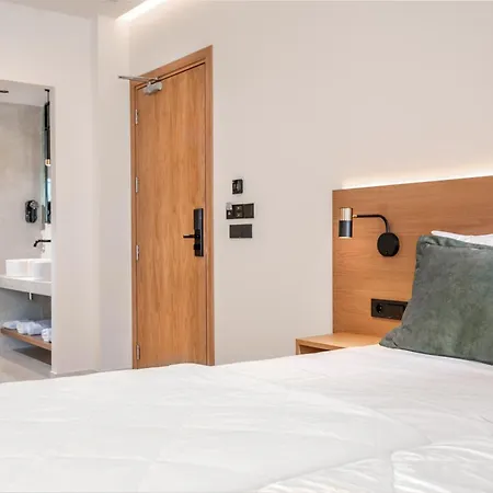 Canadian لاغاناس