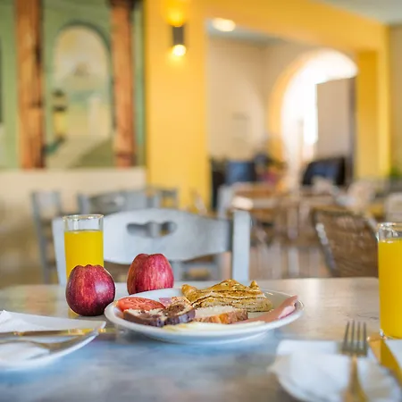 فندق Canadian 3*