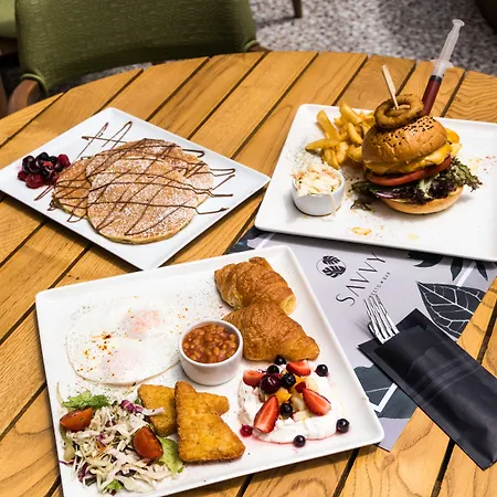 Canadian فندق 3*